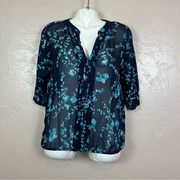 GAP Tops - 5 for $30 Gap women 3/4 sleeve v-neck blue black‎ floral blouse size large